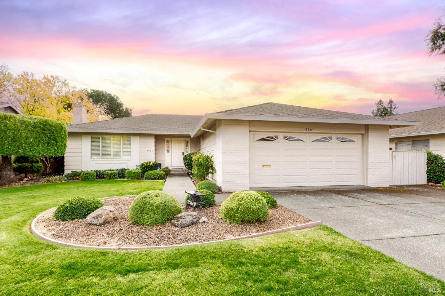8907 Oakmont Drive