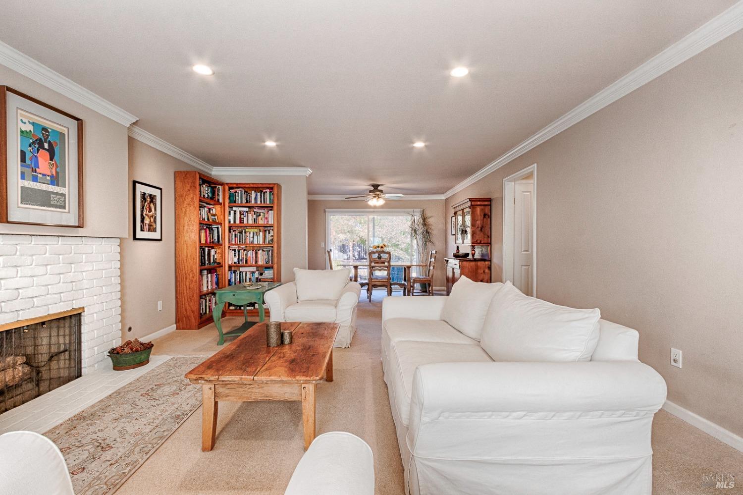 8916 Oakmont Drive