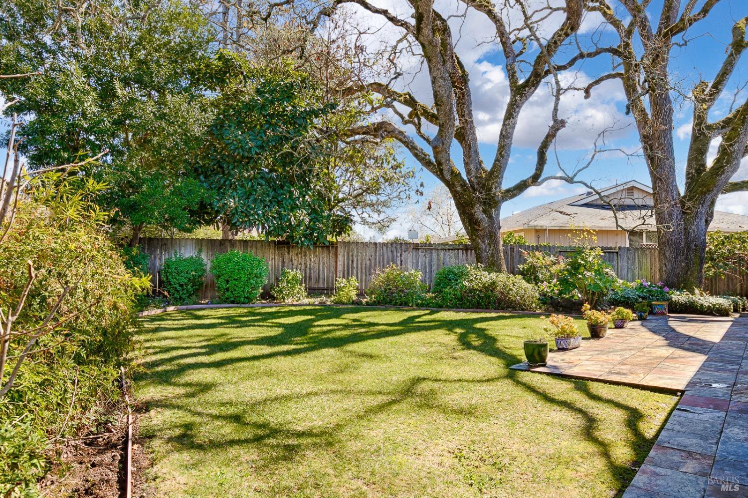 7585 Oak Leaf Drive