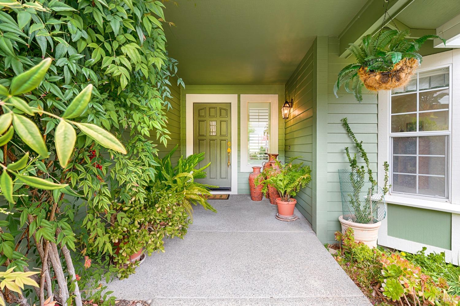 413 Crestridge Place