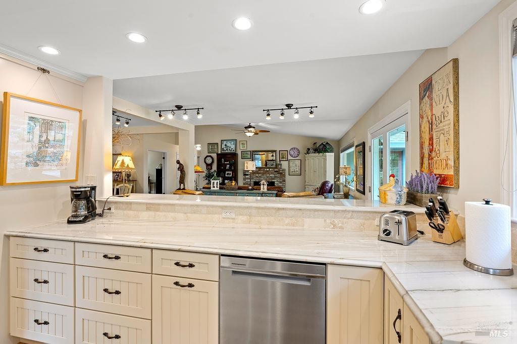 469 Woodley Way
