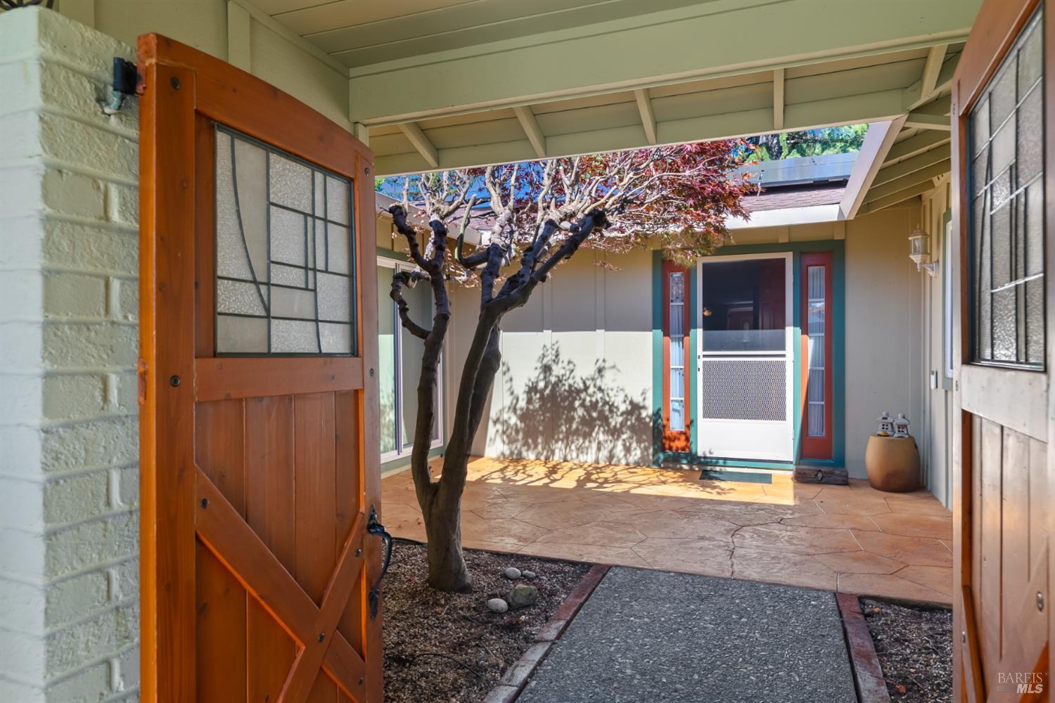 7129 Oak Leaf Drive