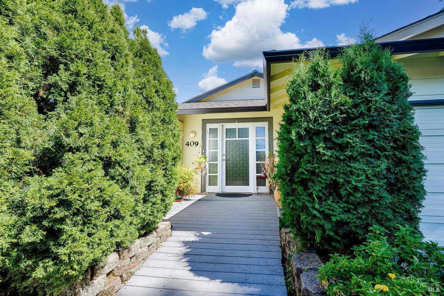 409 Oak Brook Lane