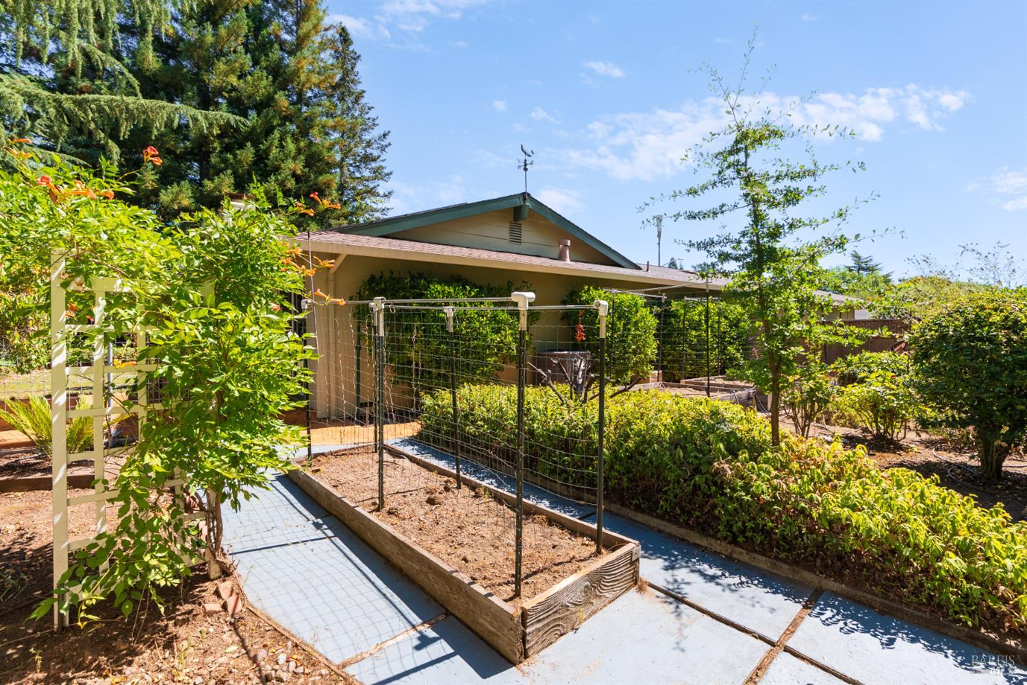 7129 Oak Leaf Drive