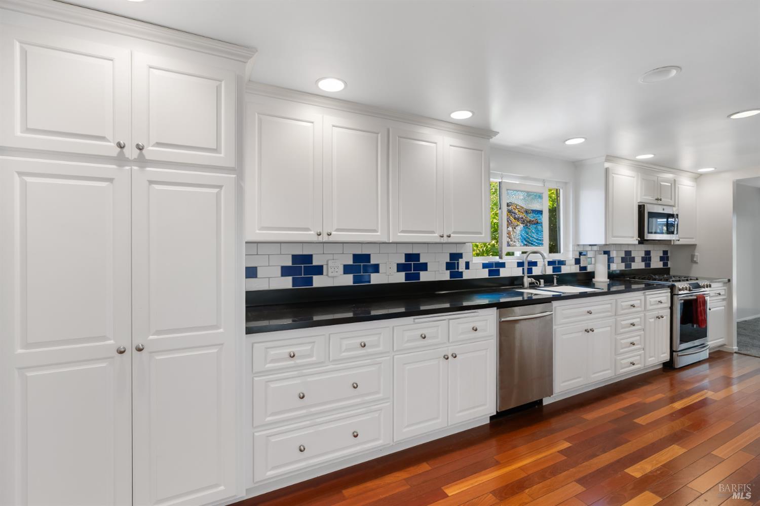 7129 Oak Leaf Drive