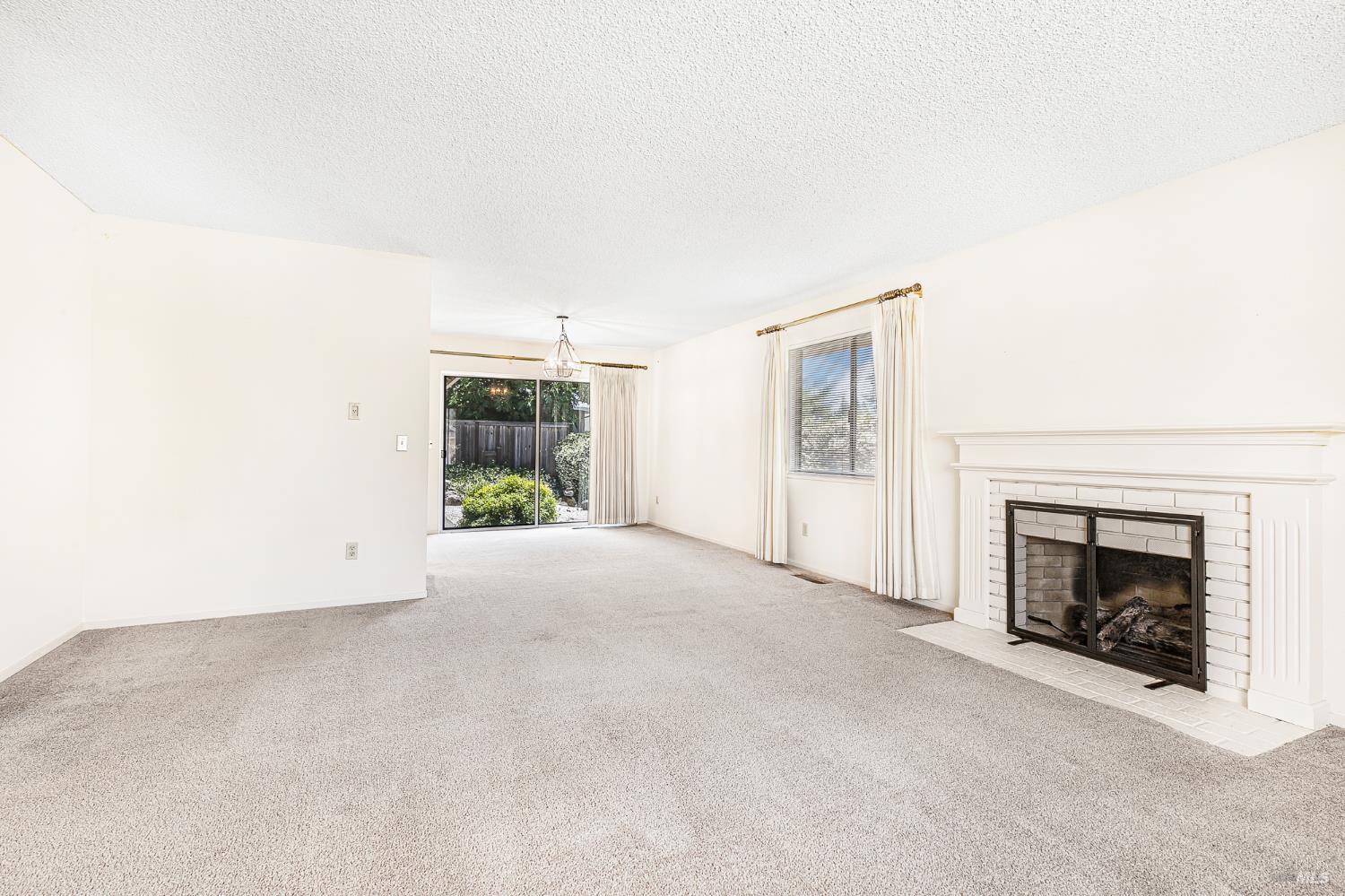 138 Oak Shadow Drive