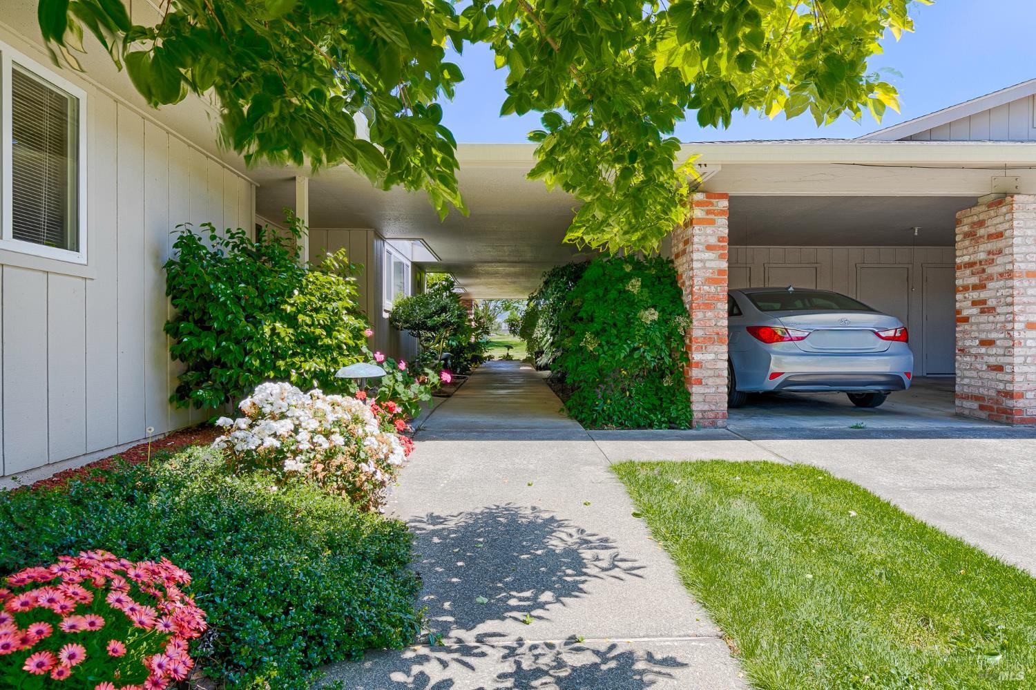 312 Oak Leaf Circle