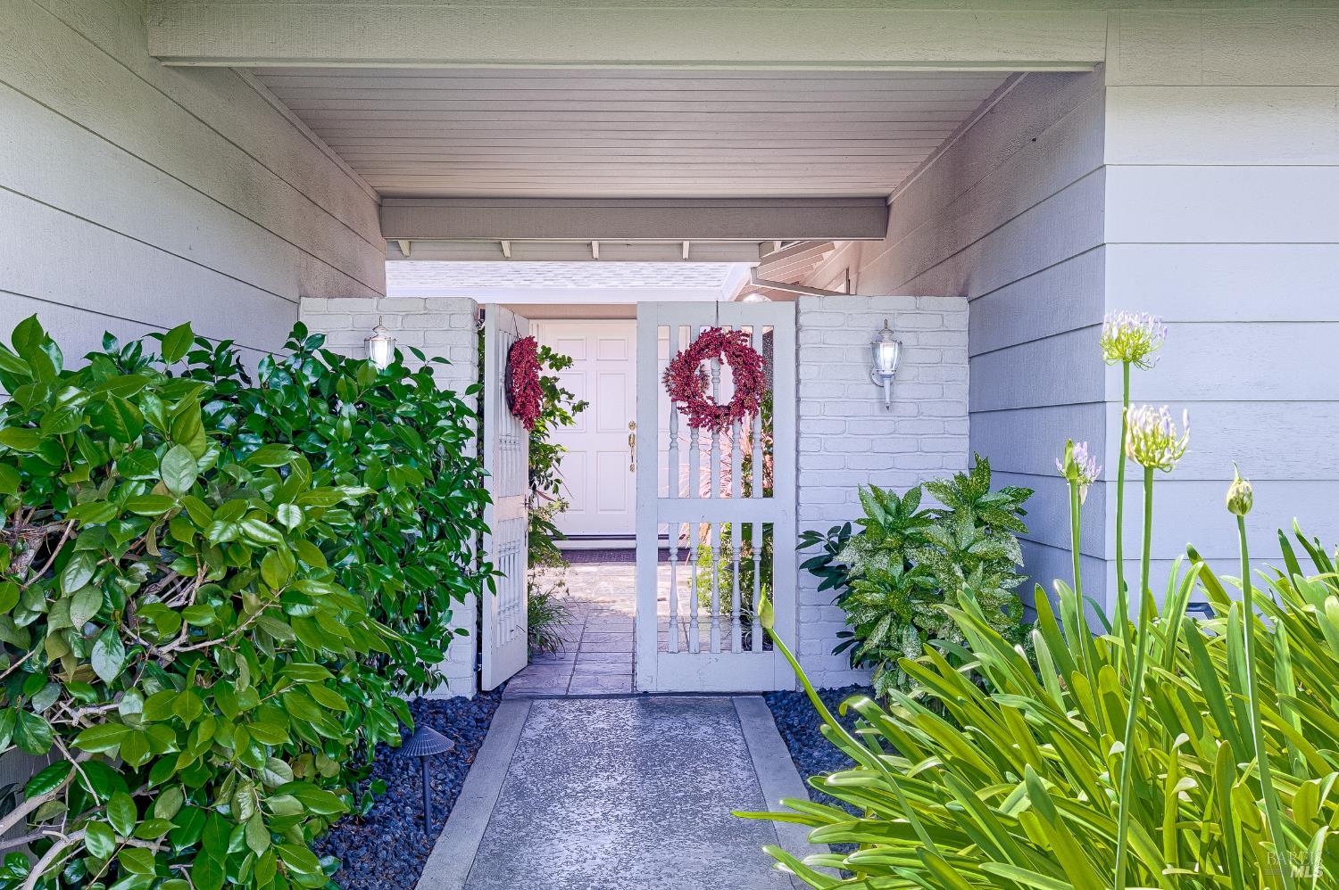 113 Valley Oaks Drive