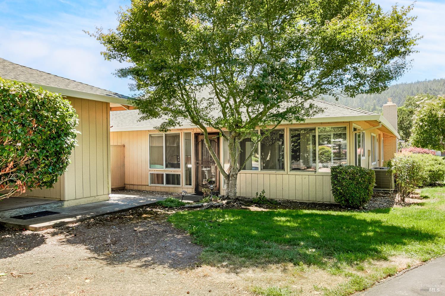 1 Meadowgreen Court