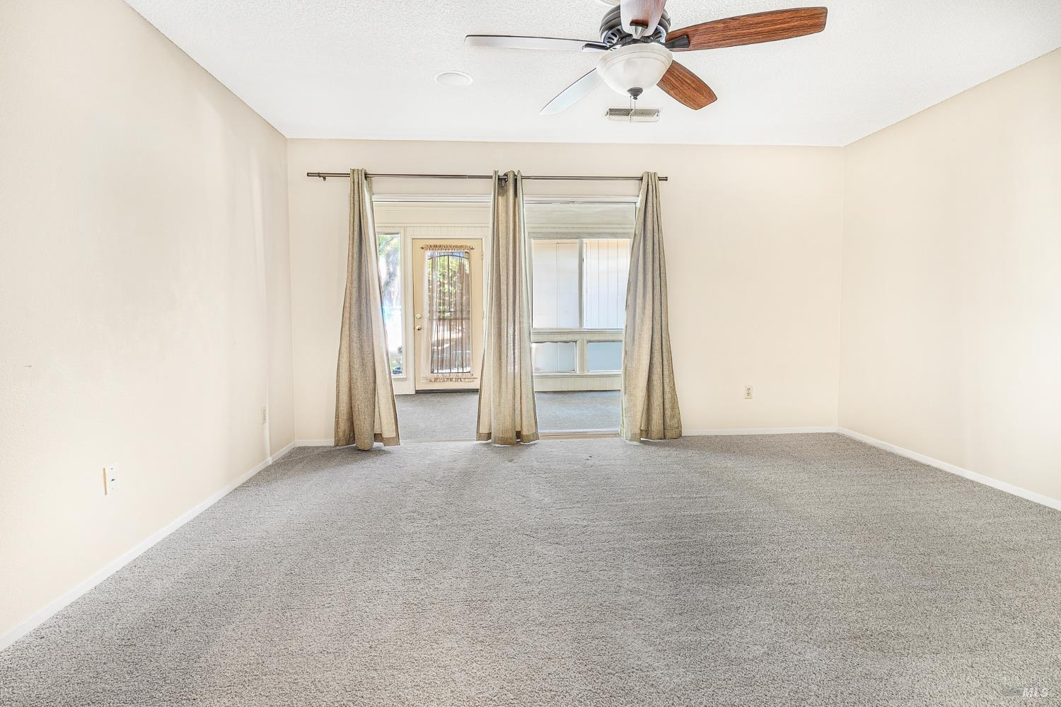 1 Meadowgreen Court