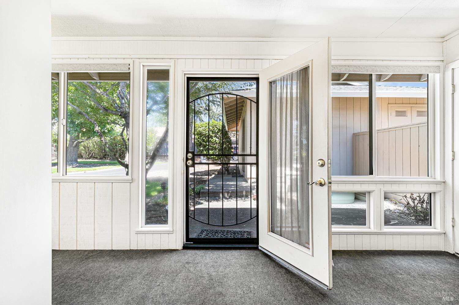1 Meadowgreen Court