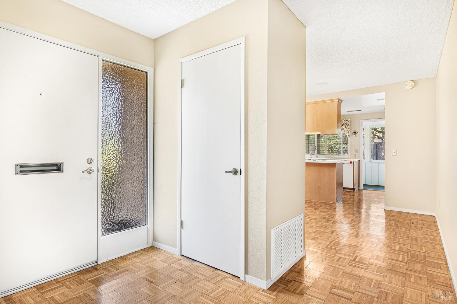 1 Meadowgreen Court