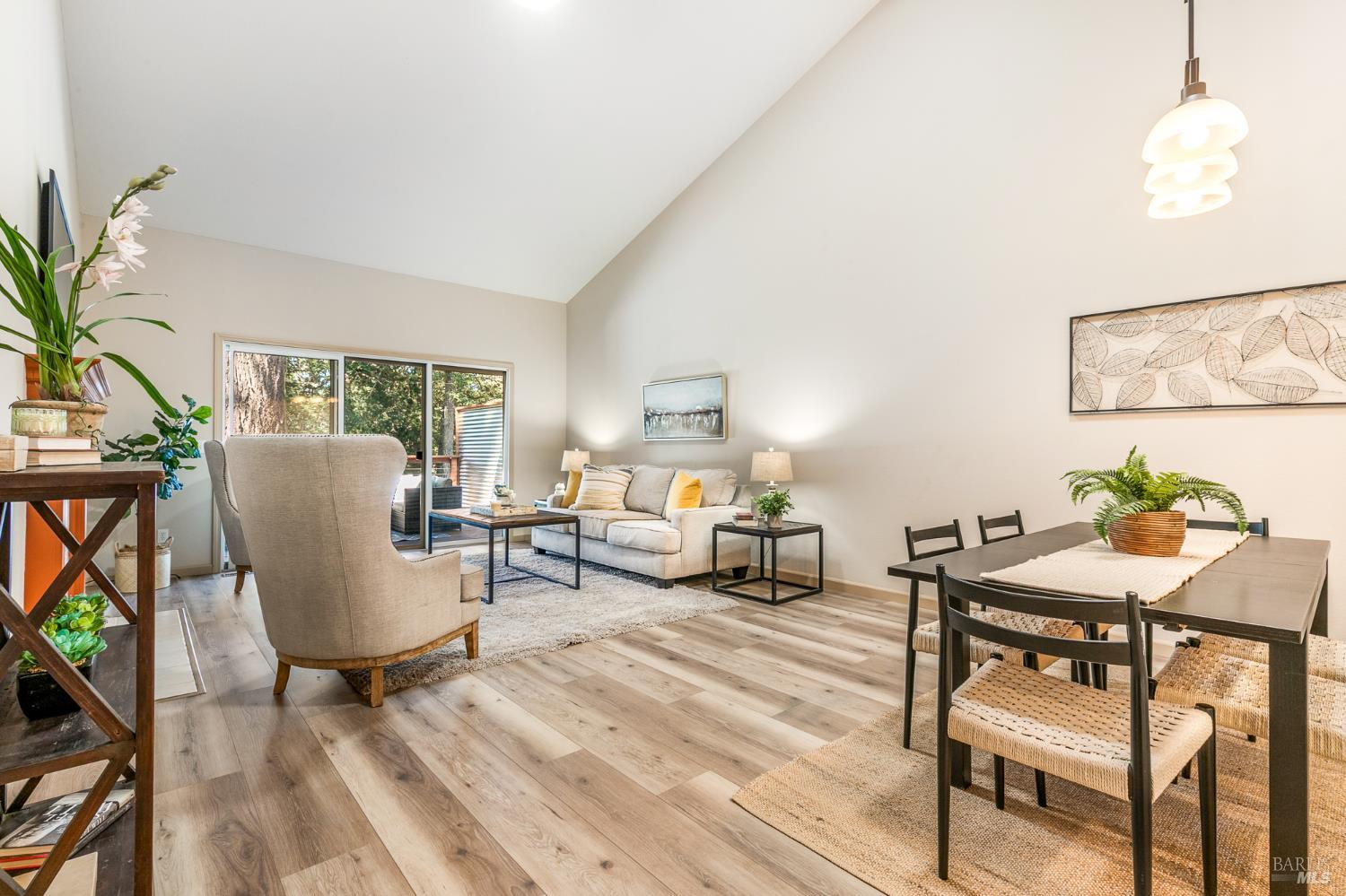 1015 Oak Mesa Drive