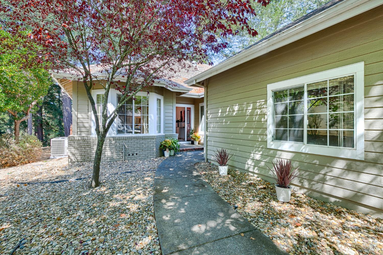 1015 Oak Mesa Drive