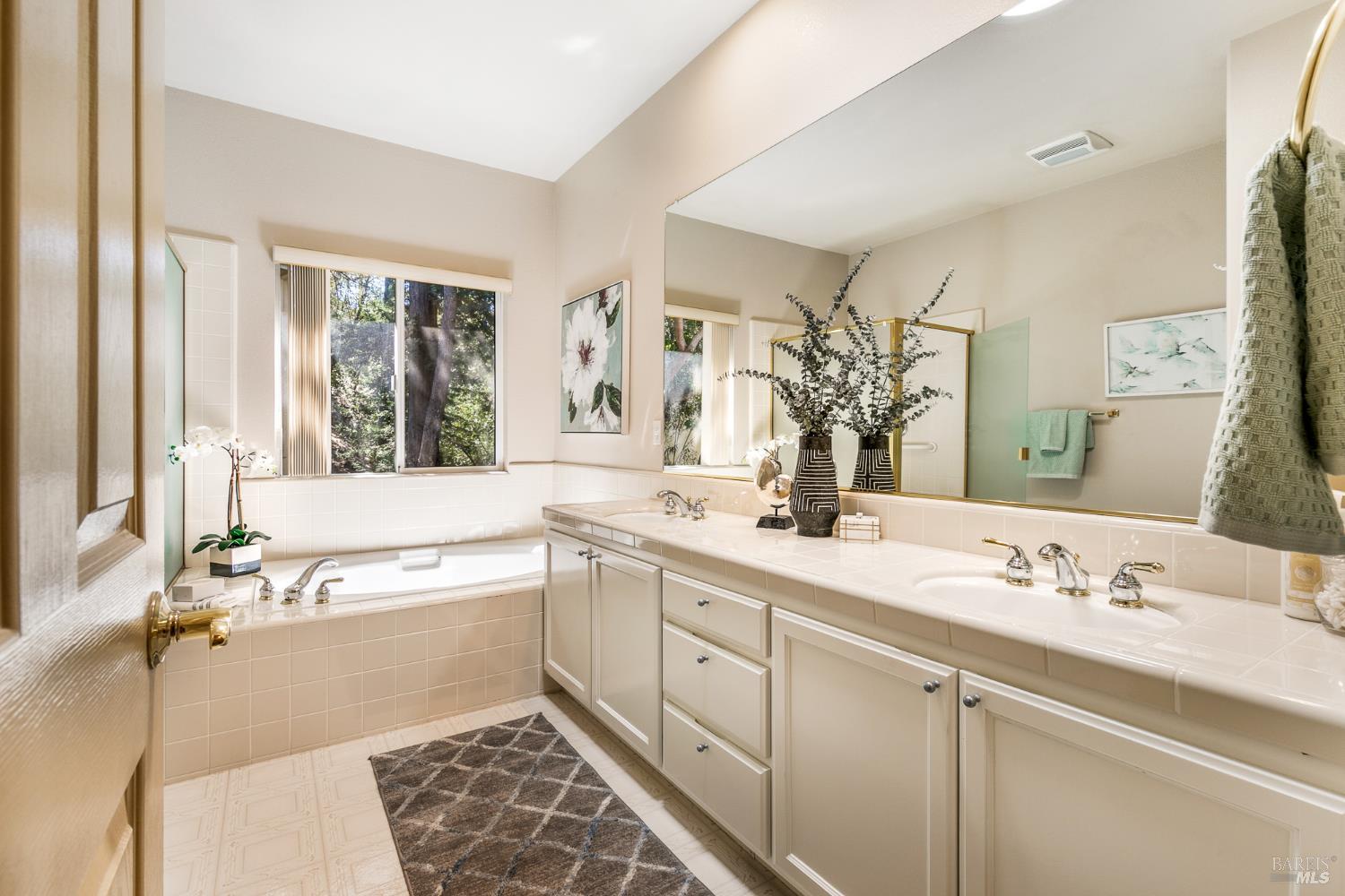 1015 Oak Mesa Drive