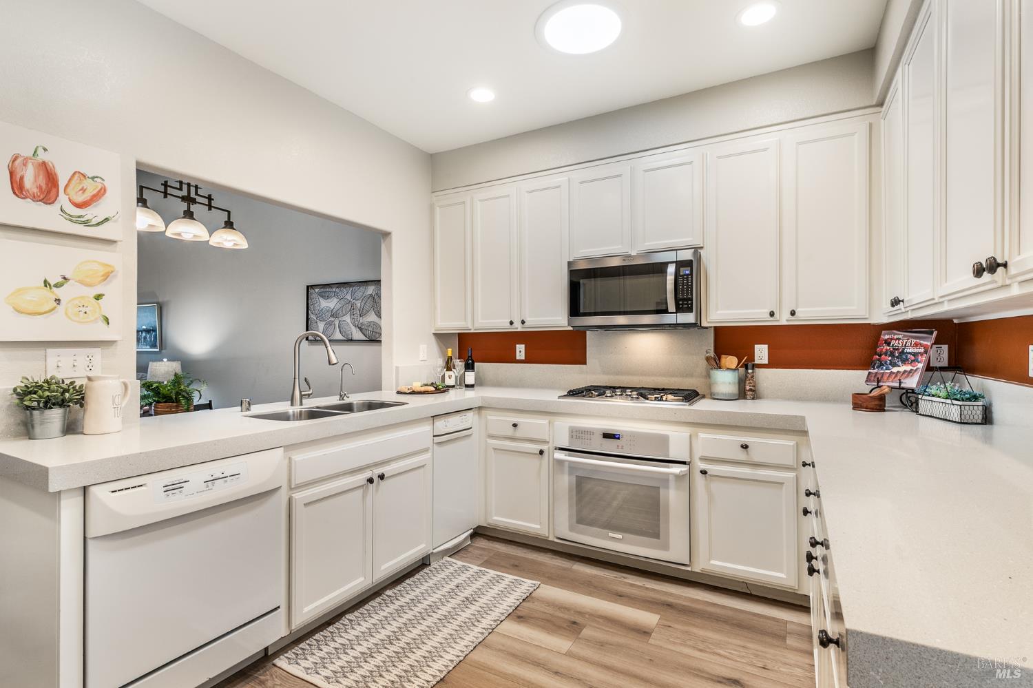 1015 Oak Mesa Drive