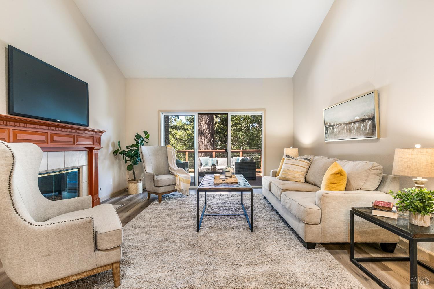 1015 Oak Mesa Drive